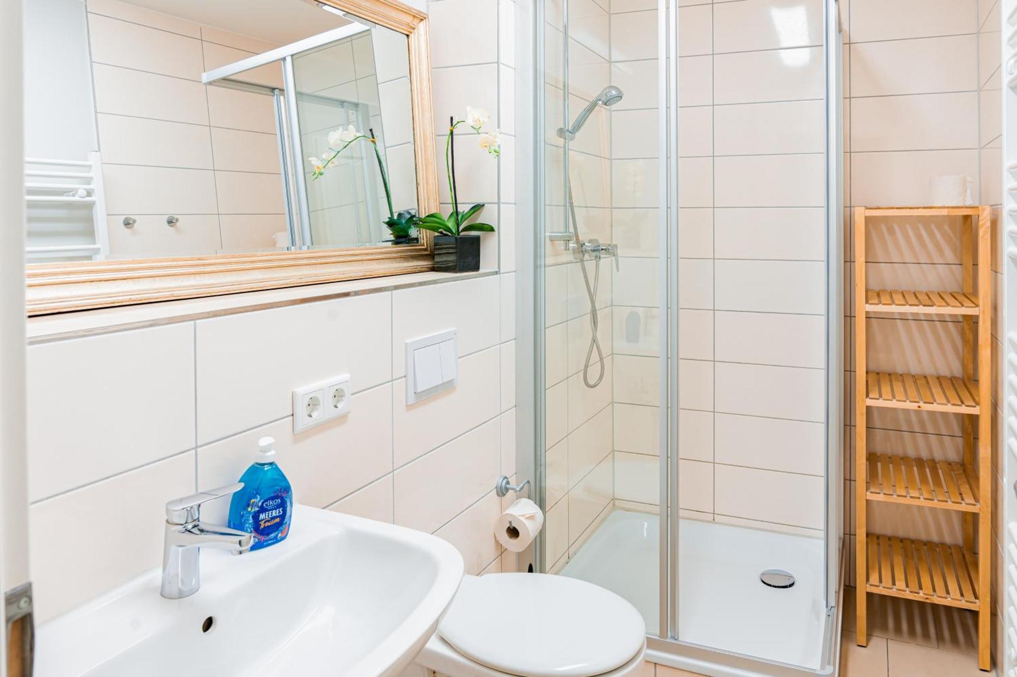 Apartmenthaus Chrischanshof Rostock Exterior foto